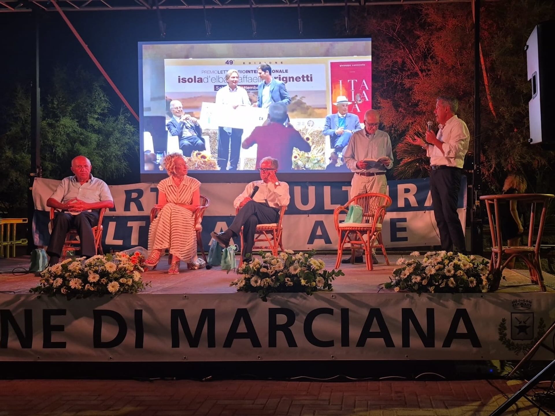 Letizia Moratti durante l’incontro promosso dal Premio Letterario Isola d’Elba a Procchio