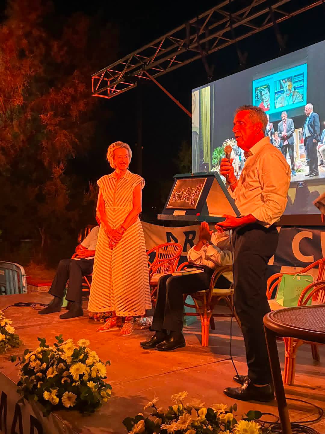 Letizia Moratti sul palco durante un momento della serata organizzata a Procchio