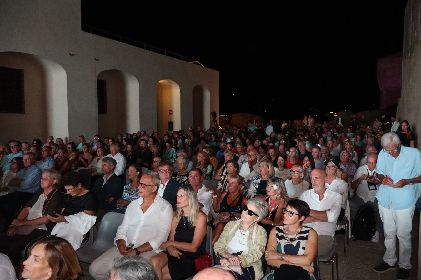 Pubblico alla 54ª edizione del Premio Letterario Internazionale Isola d’Elba